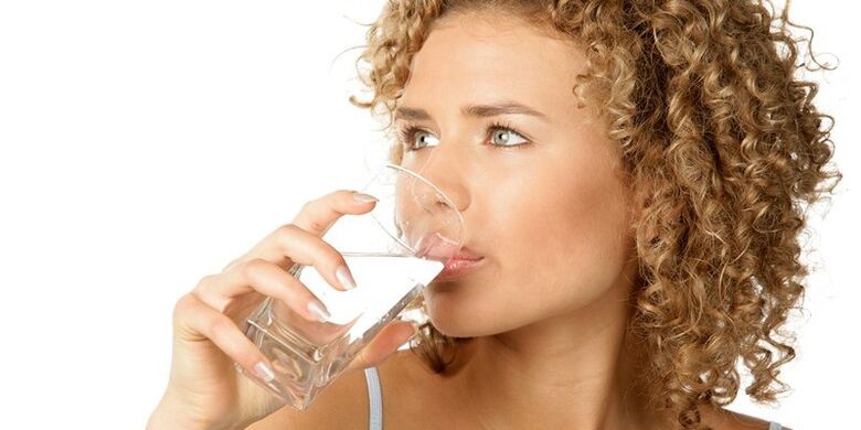 پینے کی خوراک پر، آپ کو دیگر مائعات کے علاوہ 1. 5 لیٹر صاف پانی کا استعمال کرنا چاہیے۔