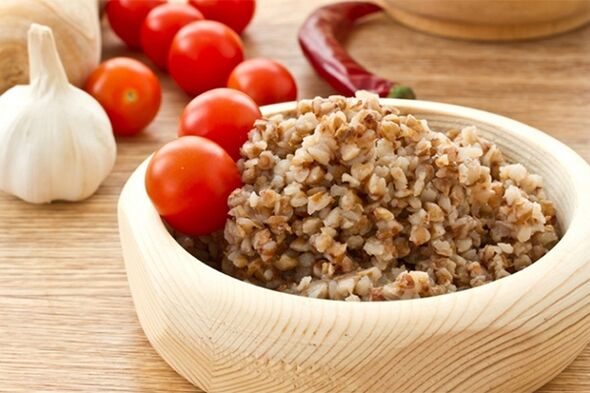 سبزیوں کے ساتھ buckwheat دلیہ