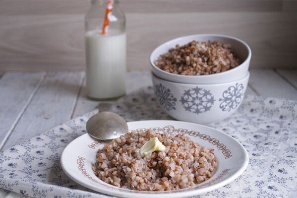 مکھن کے ساتھ buckwheat دلیہ